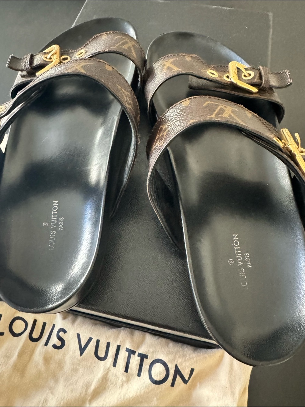 Louis Vuitton - Picture 2 of 8